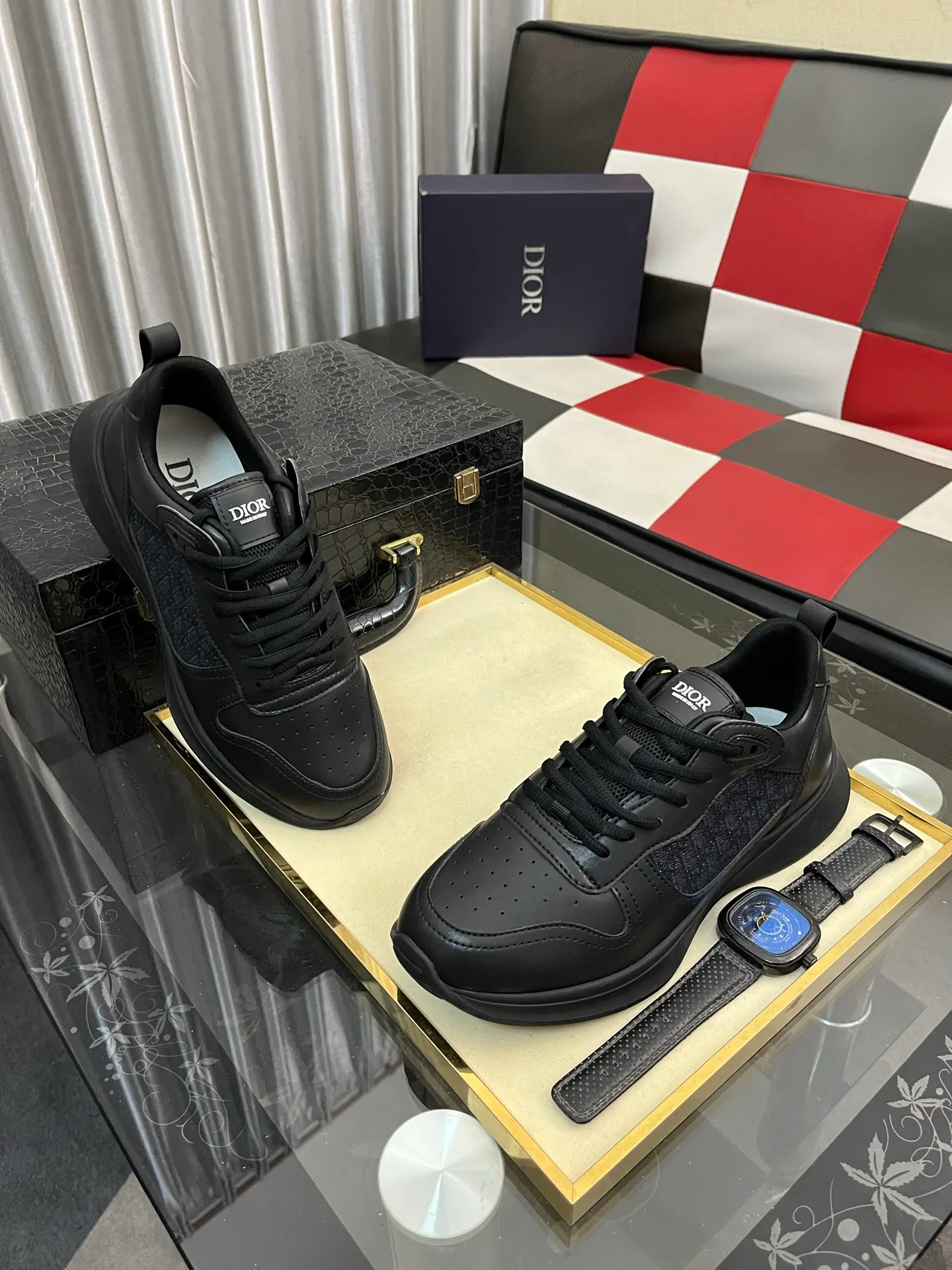 Men's shoes💰: 380⌚️⌚️[Dior] Dior's new men's genuine leather casual shoes, the highest version on the market, any comparison is welcome🆚! The original leather has excellent texture and is super high-end! Fetal sheep net lining imported from Italy, removable pad! Luxurious materials and fine workmanship, highly recommended! Code number: 38-445️⃣Colors available